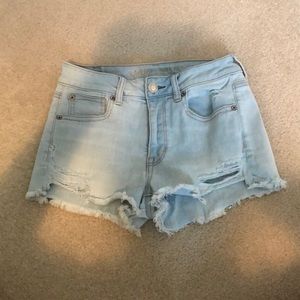 American Eagle Size 4 light wash jean shorts